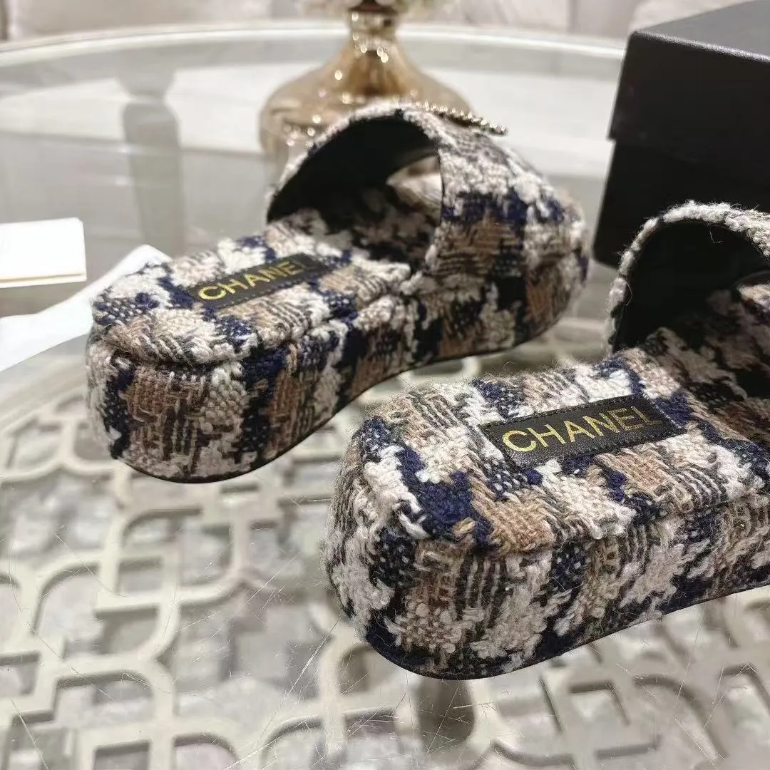👟👟Ex-factory price 480👟👟 🎉Chanel Chanel 2025 Xiaoxiang C family thick-soled sandals series official website synchronization, classic and elegant, casual wear 🌹🌹🌹🌹Original logo ~ Made of imported sheepskin and C family custom fabrics, a variety of colors for the goddess to choose! ❤️❤️❤️❤️ Code number: 36~40 (35.41.42 customized, non-returnable) Color: 5 colors;